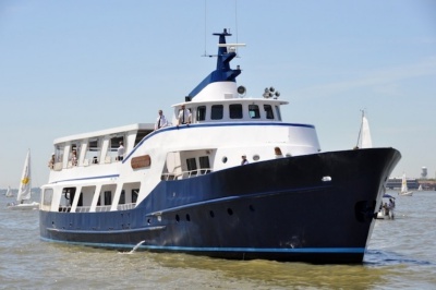 New York charter boat Yacht 120 starboard bow